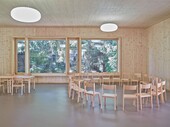 Confortables et conviviales : les salles de classe en bois