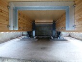 Le nouveau pont a été coincé dans la niche de pilier existante