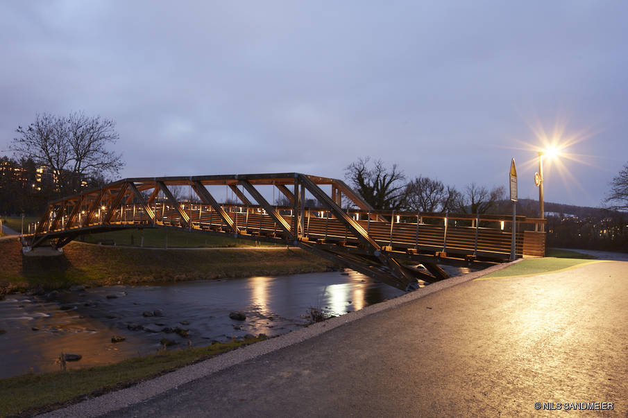 Die Fussgänger- und Velobrücke Tüfisteg