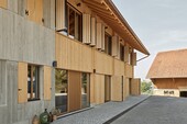 Zusammenspiel der Materialien - Sichtbeton und Holz